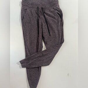 Lululemon women’s athletic workout jogger pants soft with waist pockets
